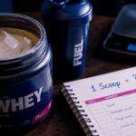 1 scoop de whey en gramme avec pot, shaker et balance