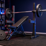 Banc de musculation avec poids en home-gym, station tout-en-un