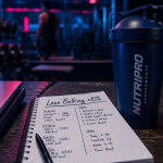 Prise de masse propre : lean bulking +10% suivi macronutriments et balance