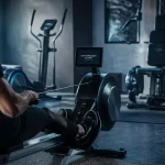 Appareil de sport qui fait travailler tout le corps : rameur, vélo elliptique et homegym