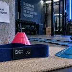 Matériel préparation physique en salle : bande élastique, kettlebell et accessoires